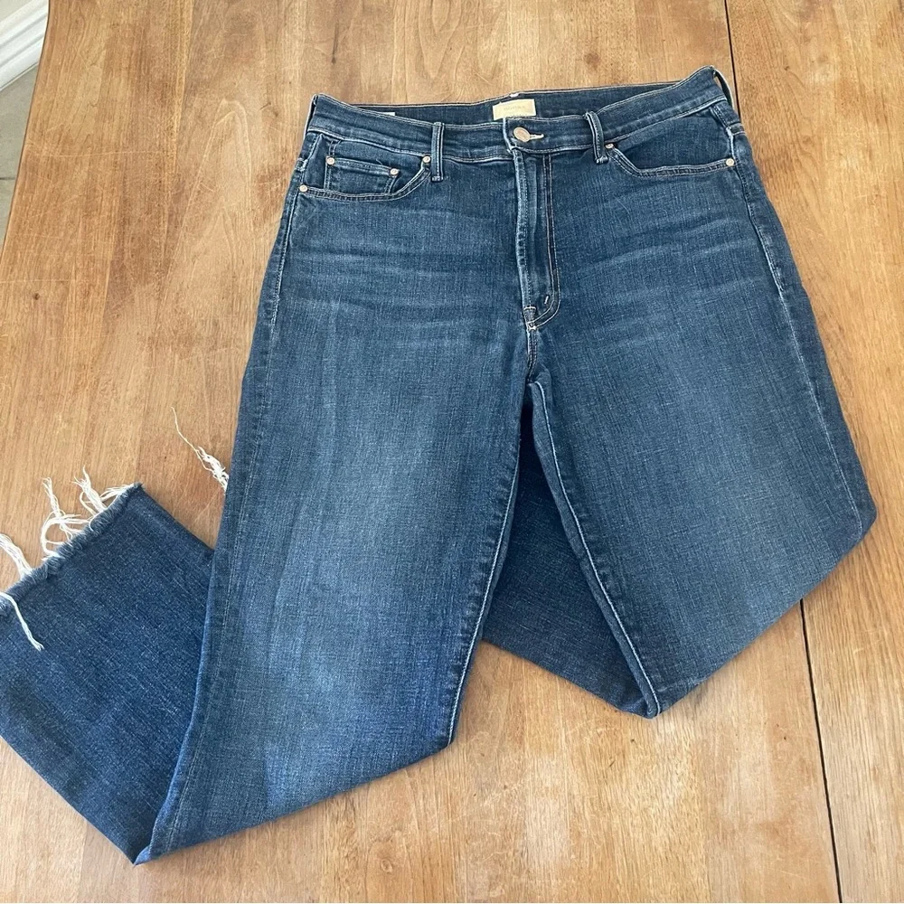 MOTHER The Insider Crop Step Fray in size 30
GIRL CRUSH - Picture 6 of 14